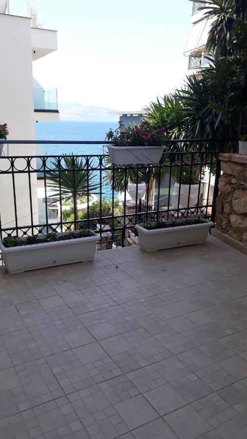 Apartamente Berti'S Garden Saranda Kültér fotó